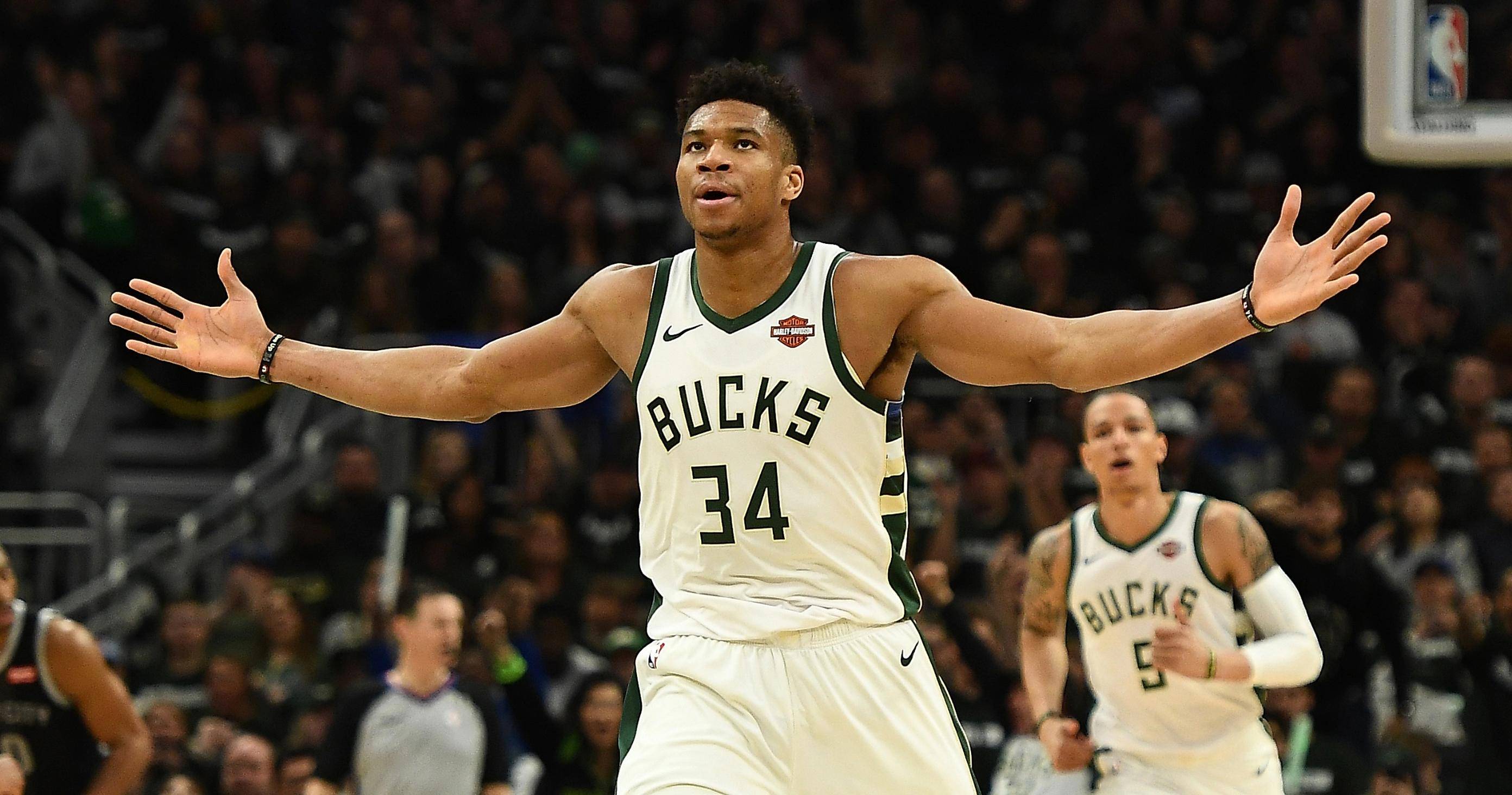 孙兴慜结束十年热刺生涯，当之无愧亚洲一哥（孙兴慜告别热刺十年征程，亚洲一哥实至名归）