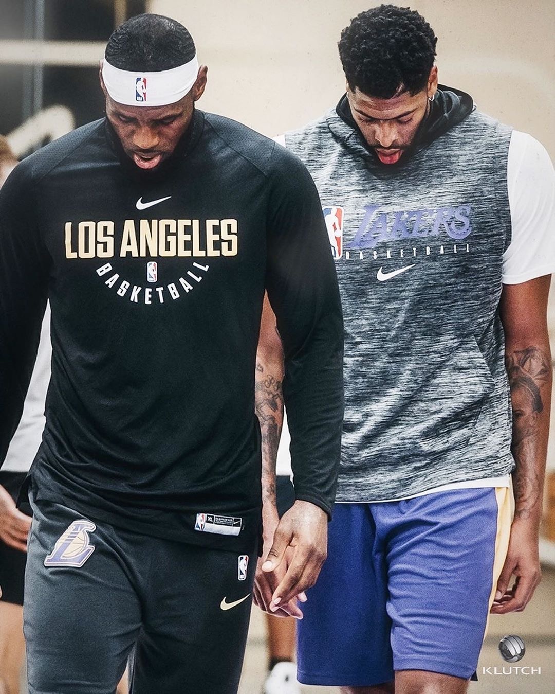 狂轰33+10+10，新星爆发创纪录，他能否拯救球队和主帅？（33+10+10里程碑之夜：新星大爆发，他能带队与主帅脱困吗？）