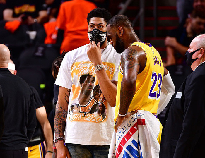 62场，埃梅里成为维拉队史带队英超胜场数第一的主帅（62胜在手，埃梅里加冕维拉英超胜场最多主帅）