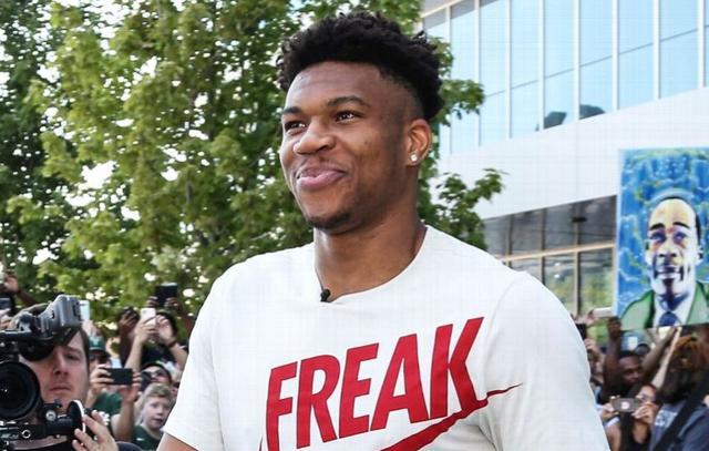 旺达：我和伊卡尔迪恋爱之后，第一时间就坦白告诉了洛佩斯（旺达称与伊卡尔迪相恋后已第一时间告知洛佩斯）