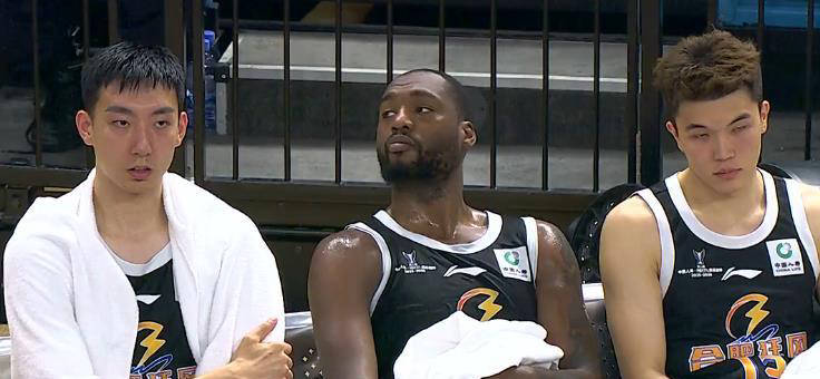 弗里克：佩德里还没恢复到100%；希望防守稳定所以首发埃里克（弗里克：佩德里尚未完全康复，为求防守稳健选择埃里克首发）