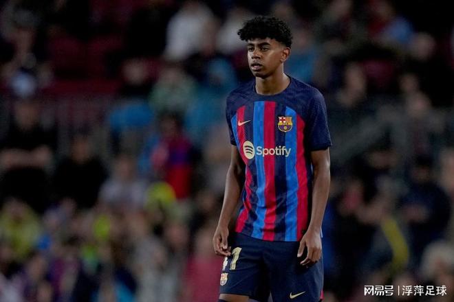 波兰媒体：巴萨、曼城和切尔西考察波兰17岁小将皮图谢夫斯基（波媒称巴萨、曼城、切尔西考察17岁波兰新星皮图谢夫斯基）