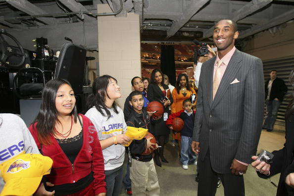 邮报：梅努希望冬窗离开曼联，有12家俱乐部对他感兴趣（英媒：梅努盼冬窗离开曼联，12支球队有意引进）