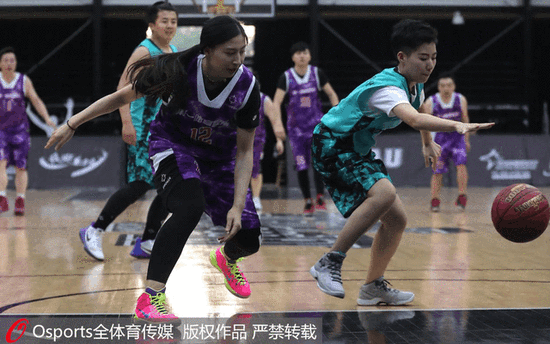 半场：莱比锡2-0法兰克福，哈德、鲍姆加特纳相互传射（半场战报：莱比锡2-0领先法兰克福，哈德与鲍姆加特纳互送传射）