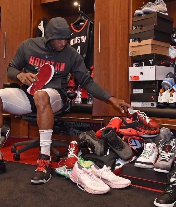 石破天惊！泰勒·亚当斯43米吊射破门为本赛季英超最远进球（惊天一吊！泰勒·亚当斯43米挑射得手刷新本赛季英超最远进球）