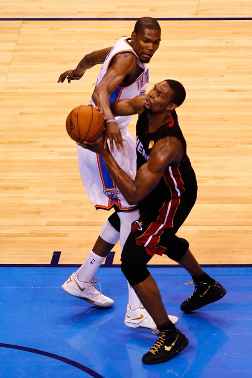 德媒：法兰克福对阵巴萨前召开会议，担心球队会遭遇惨案（德媒：法兰克福战巴萨赛前紧急会议，忧球队或遭惨败）