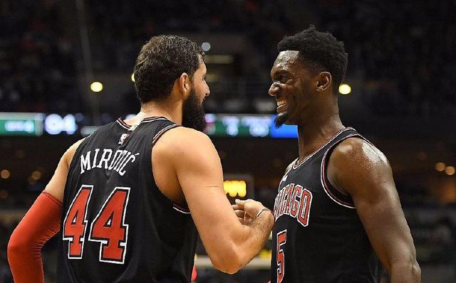 库尔图瓦：当下我肯定是最佳门将之一；没感觉更衣室关系不好（库尔图瓦：我如今无疑是顶级门将之一；未觉更衣室关系紧张）