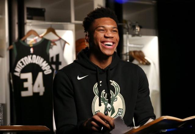 海港0-0柔佛新山，陈威12次扑救，加布里埃尔、冯劲失良机（海港与柔佛新山互交白卷：陈威12次扑救，加布里埃尔、冯劲失良机）